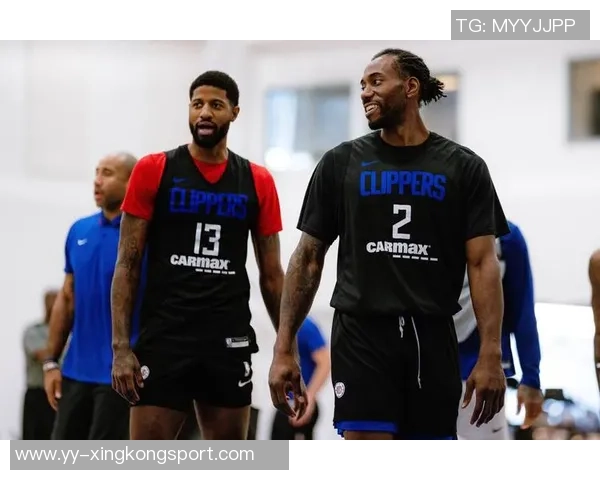 快船赢球海报曝光小卡笑容灿烂哈登背影引发球迷热议 快船赢球海报曝光小卡笑容灿烂哈登背影引发球迷热议